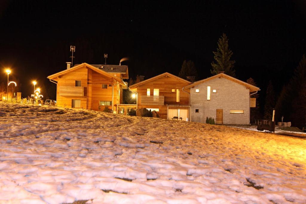 Baita Aurora Aparthotel Predazzo Exterior photo