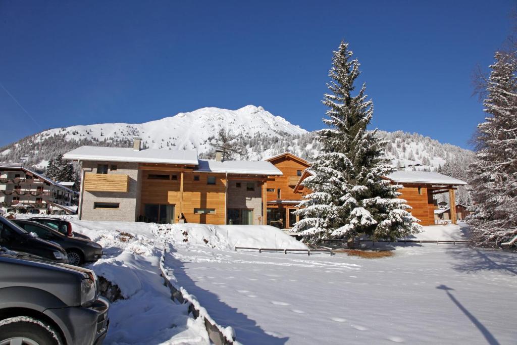 Baita Aurora Aparthotel Predazzo Exterior photo